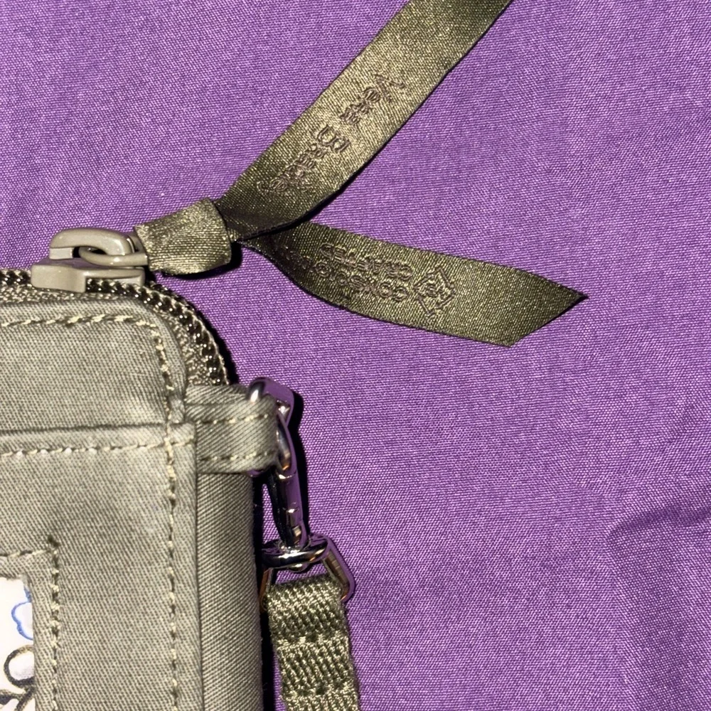 Vera Bradley RFID Smartphone Wristlet - Picture 2 of 8